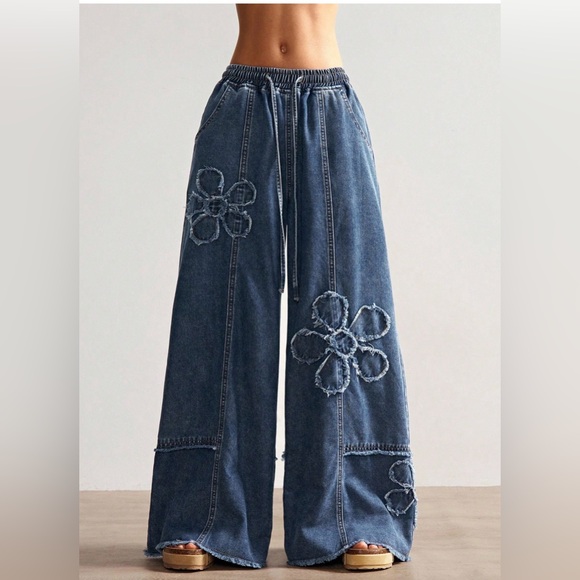 Y2K Artisanal Frayed Floral Wide-Leg Jeans - Picture 4 of 6